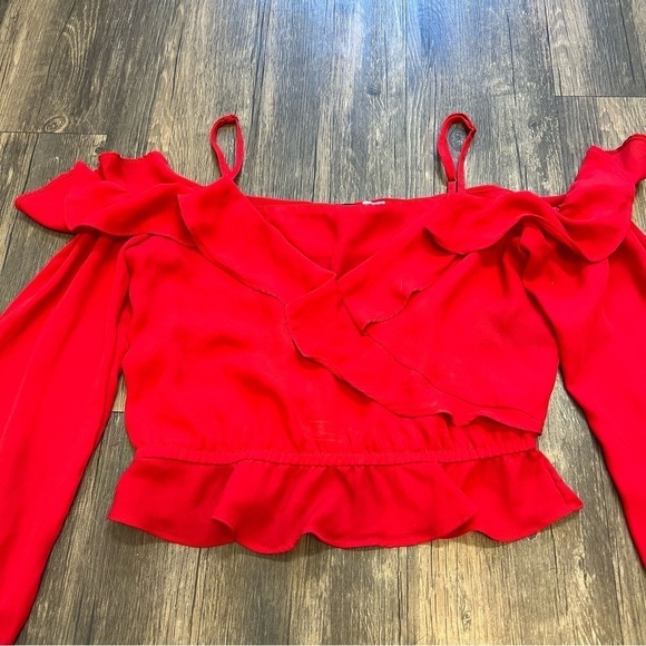 Women’s H&M divided Red ruffle cold shoulders Crop Top Size 4 - Picture 8 of 12